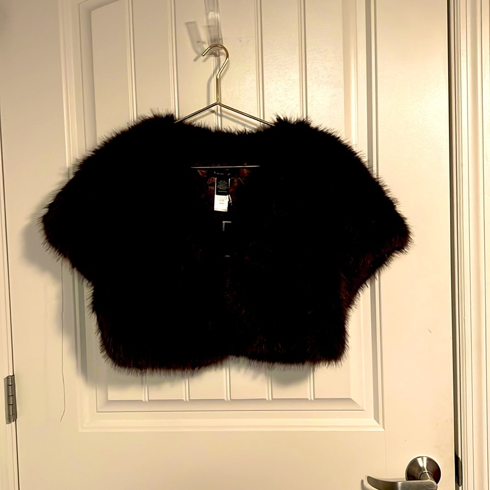 Tahari Women’s ASL Faux Fur Shrug Jacket One/Size Short
